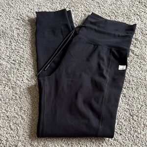 Vuori Black Leggings with Stretchy Matte Fabric and pockets